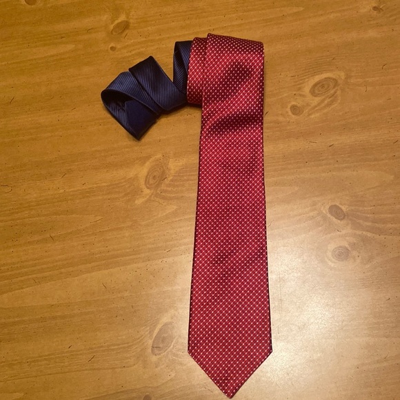 Vintage Tommy Hilfiger Men’s 100% Silk Red Neck Tie Made in USA - Picture 1 of 6